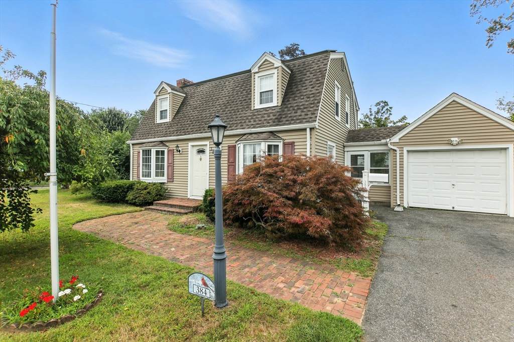 384 Abbott St - Photo 1