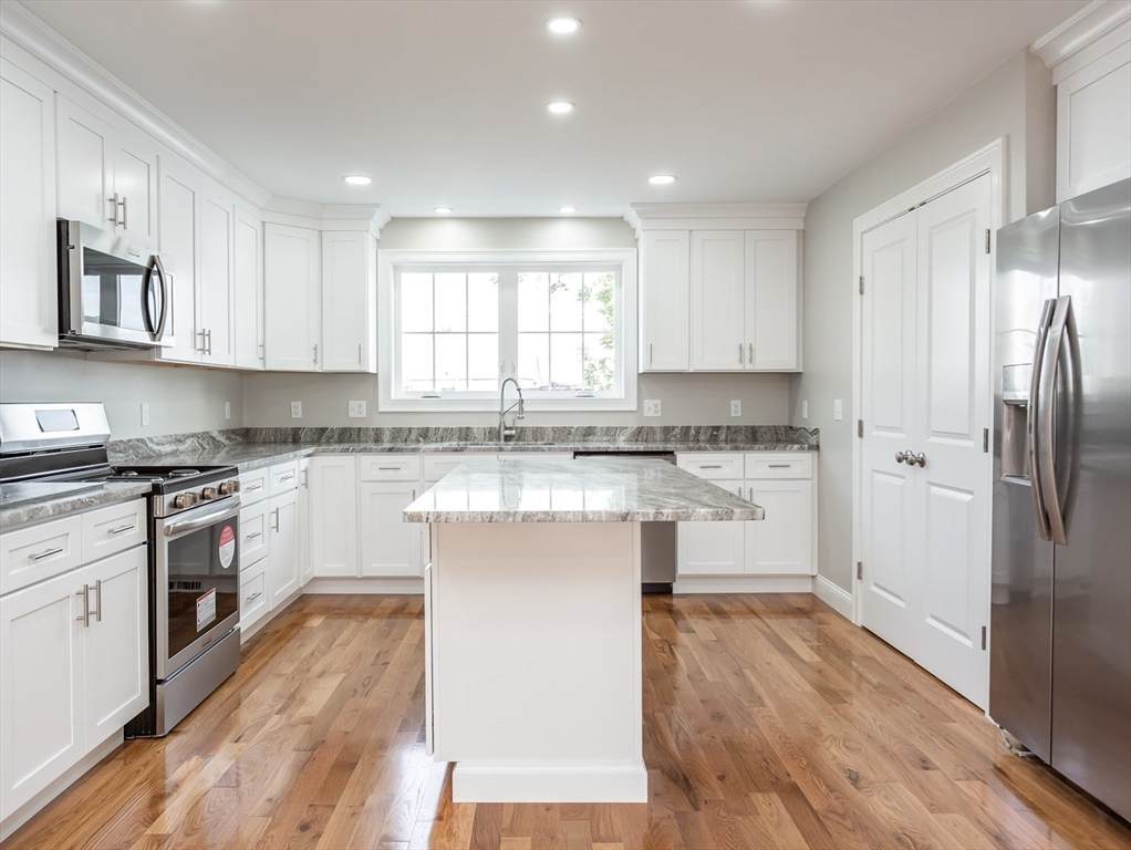 579 Summit St - Photo 1