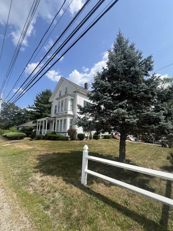 1003 Crescent St - Photo 1