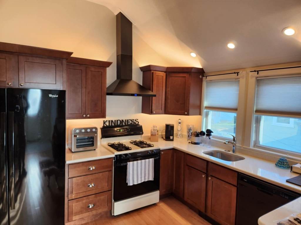 402 Court St - Photo 1