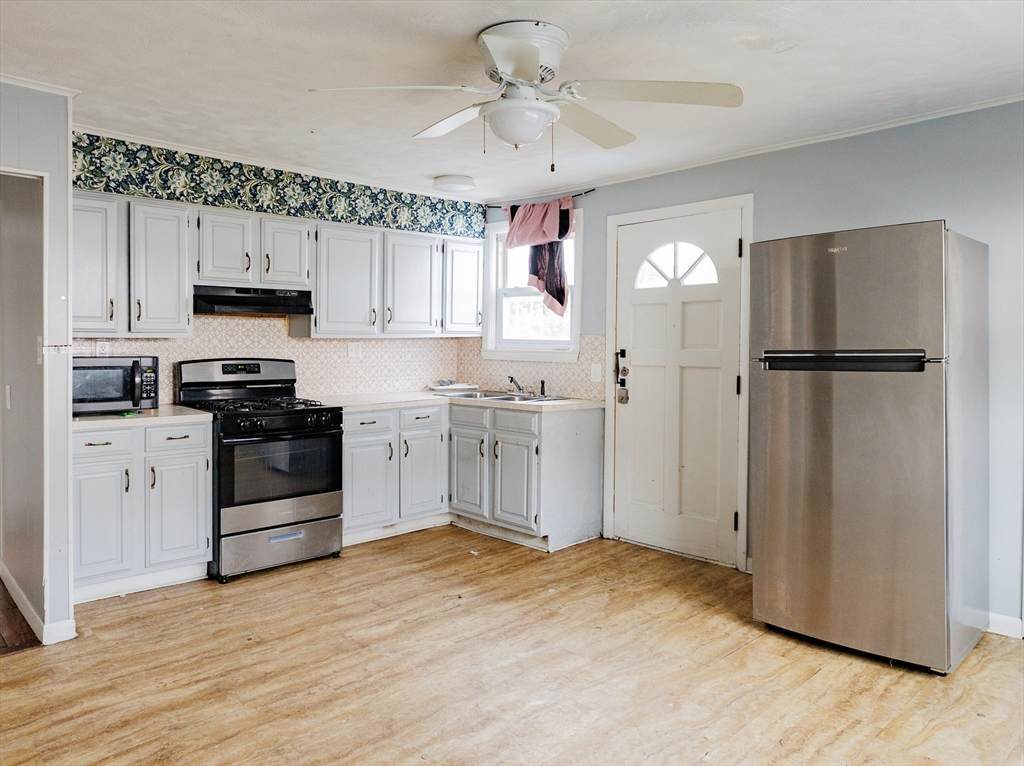 152 Alden St - Photo 1