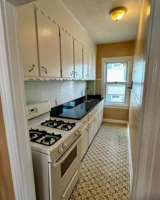 216 Tremont St - Photo 1