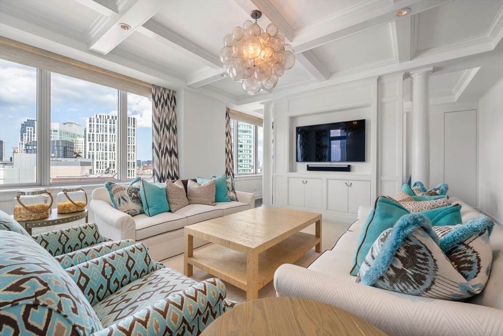 1 Charles Street South - Photo 1