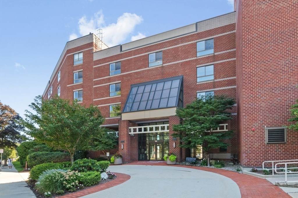 199 Coolidge Ave - Photo 1