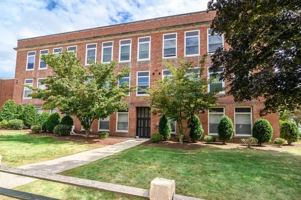 948 Main St - Photo 1