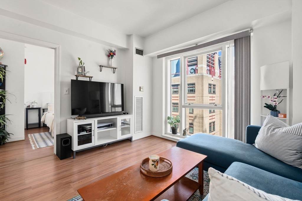 1 Nassau St - Photo 1