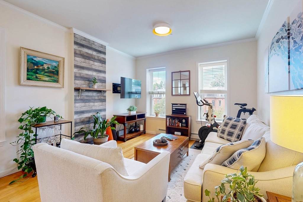 309-311 Emerson St - Photo 1