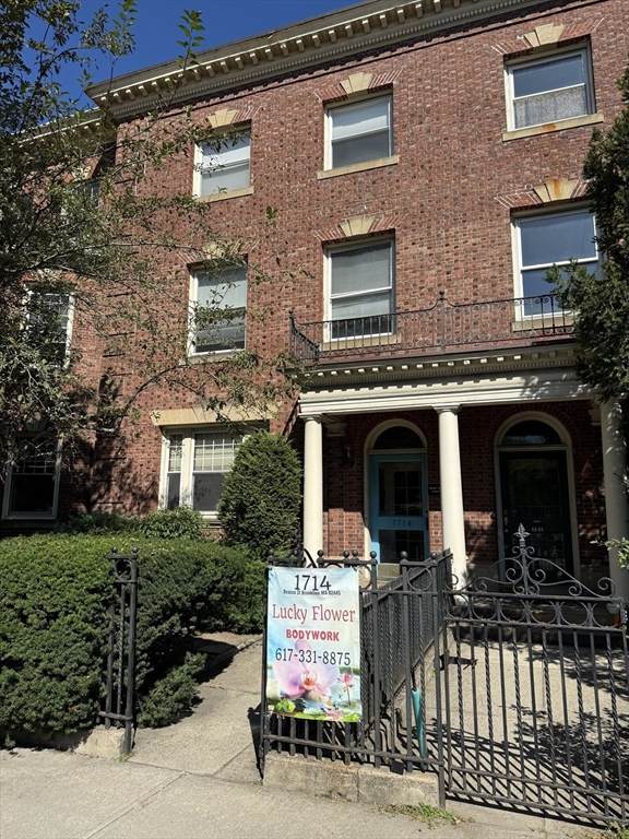 1714 Beacon St - Photo 1