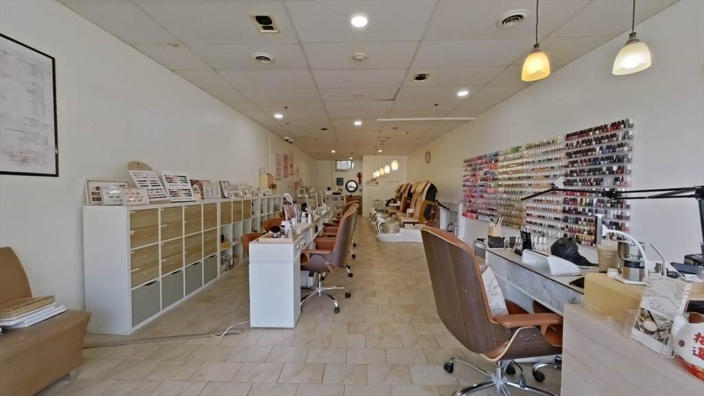 000 High St - Photo 1