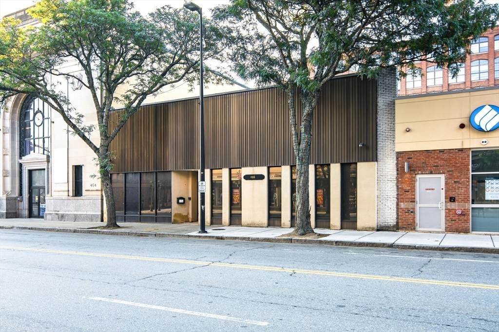 468 Essex St - Photo 1