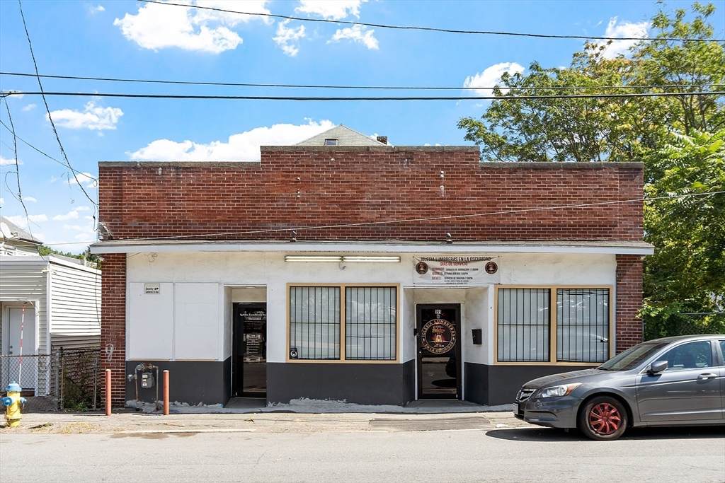 191-193 Newbury - Photo 1