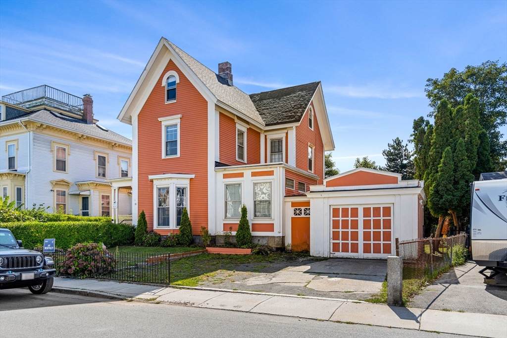 33 Middle St - Photo 1