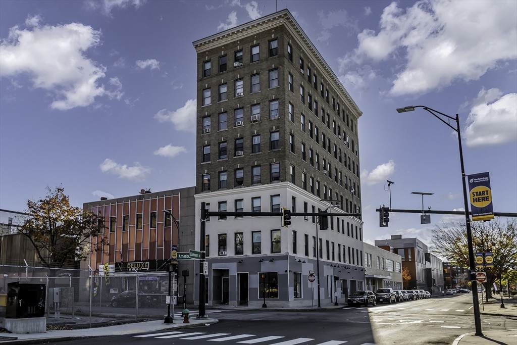 46 Amesbury St - Photo 1