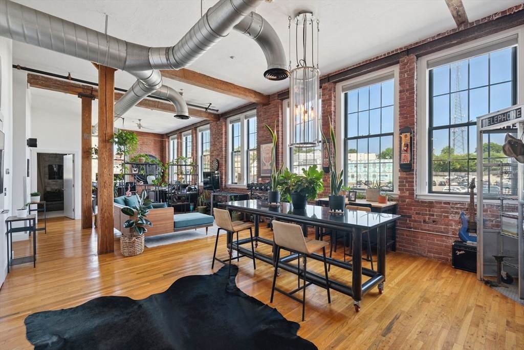 13-17 Willow St - Photo 1