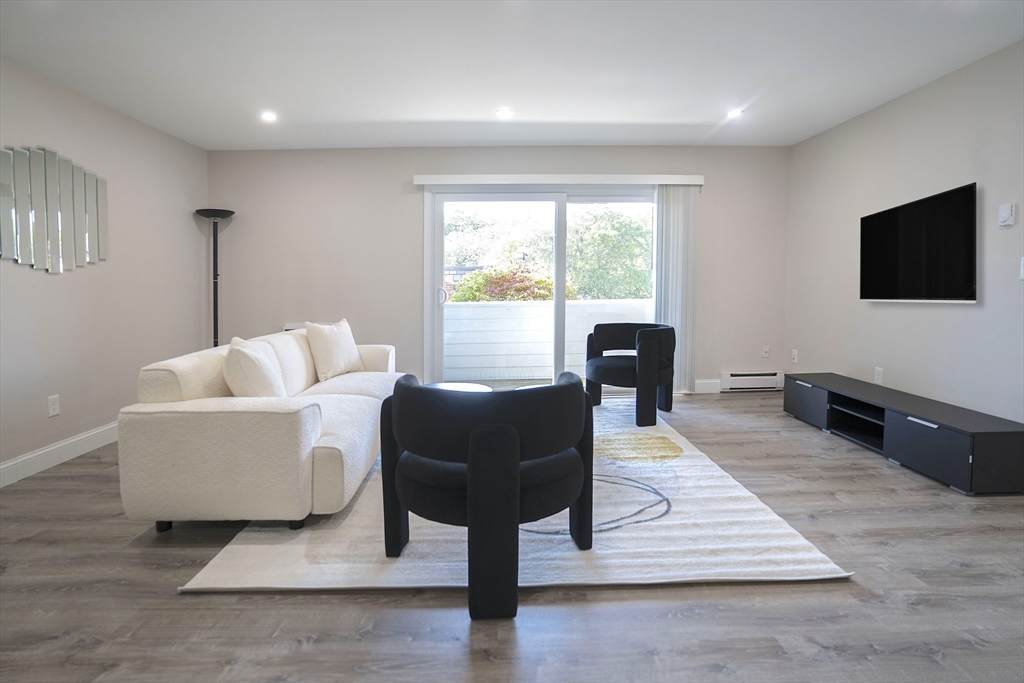 12 Presidential Dr - Photo 1