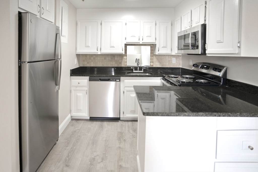 71 Presidential Dr - Photo 1