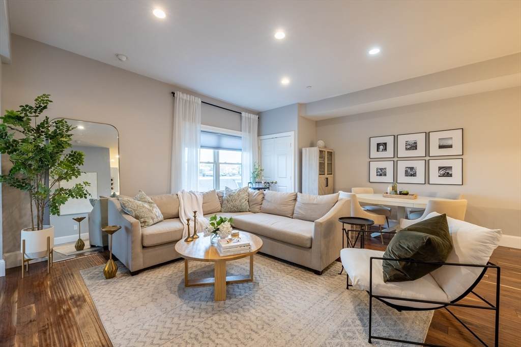 120 W 7th St - Photo 1