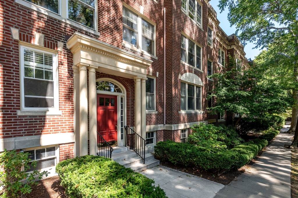 19 Thatcher St - Photo 1