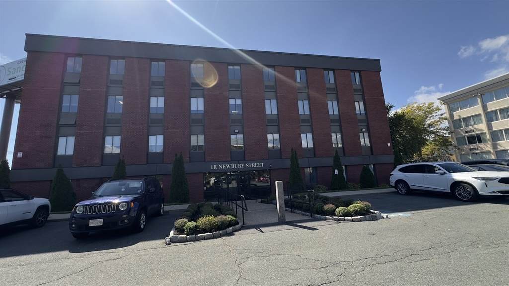 1R Newbury St - Photo 1