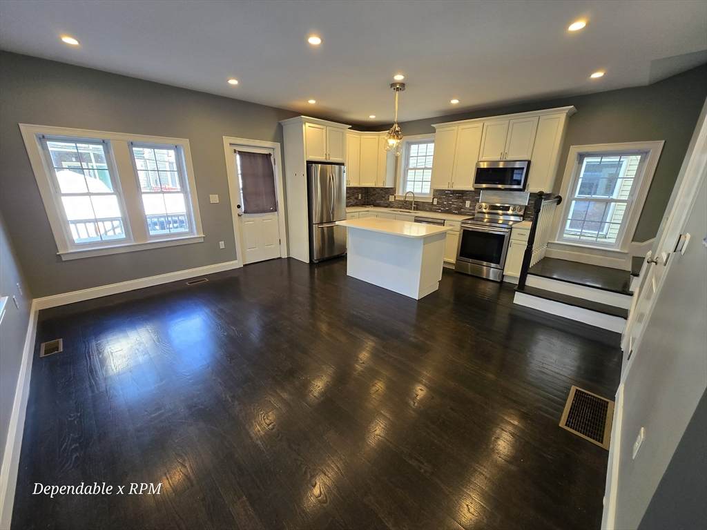 136 Quincy St - Photo 1