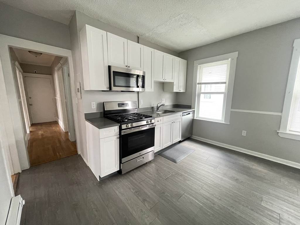 48 Mora St - Photo 1