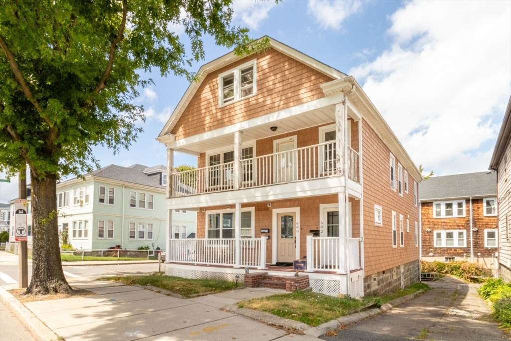 602 Gallivan - Photo 1