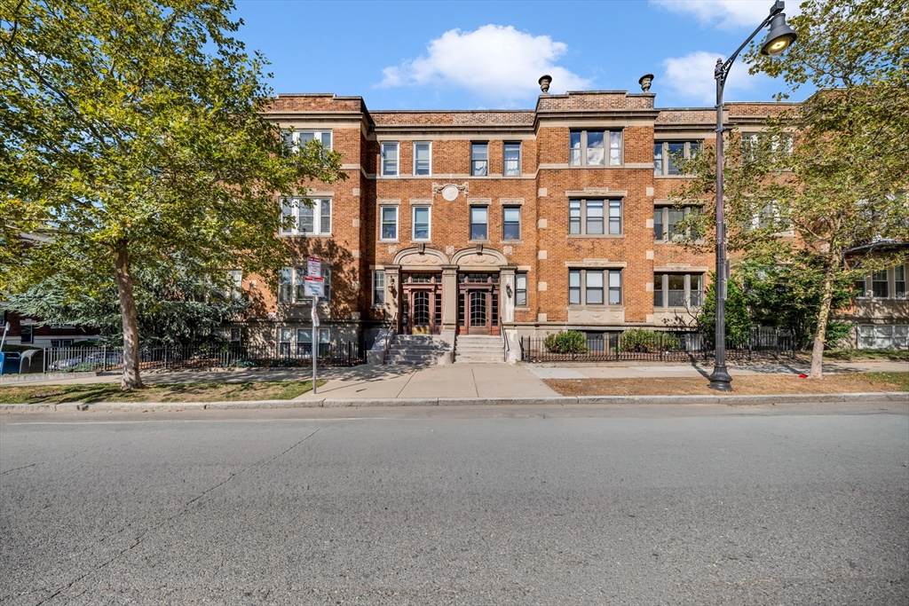 2021 Commonwealth Ave - Photo 1