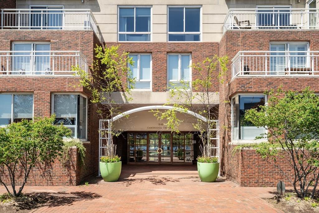 83 Cambridge Pkwy - Photo 1