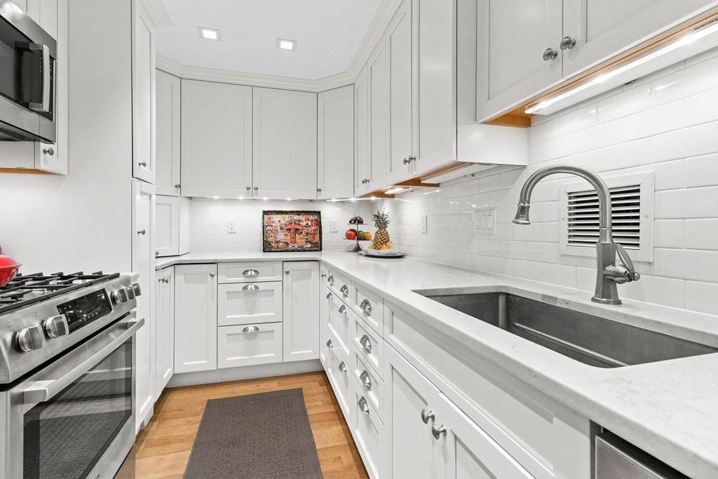 85 East India Row - Photo 1