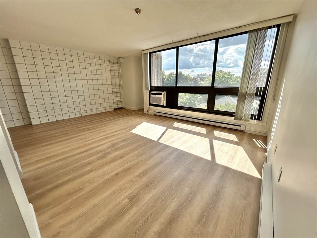 45 Trowbridge St - Photo 1