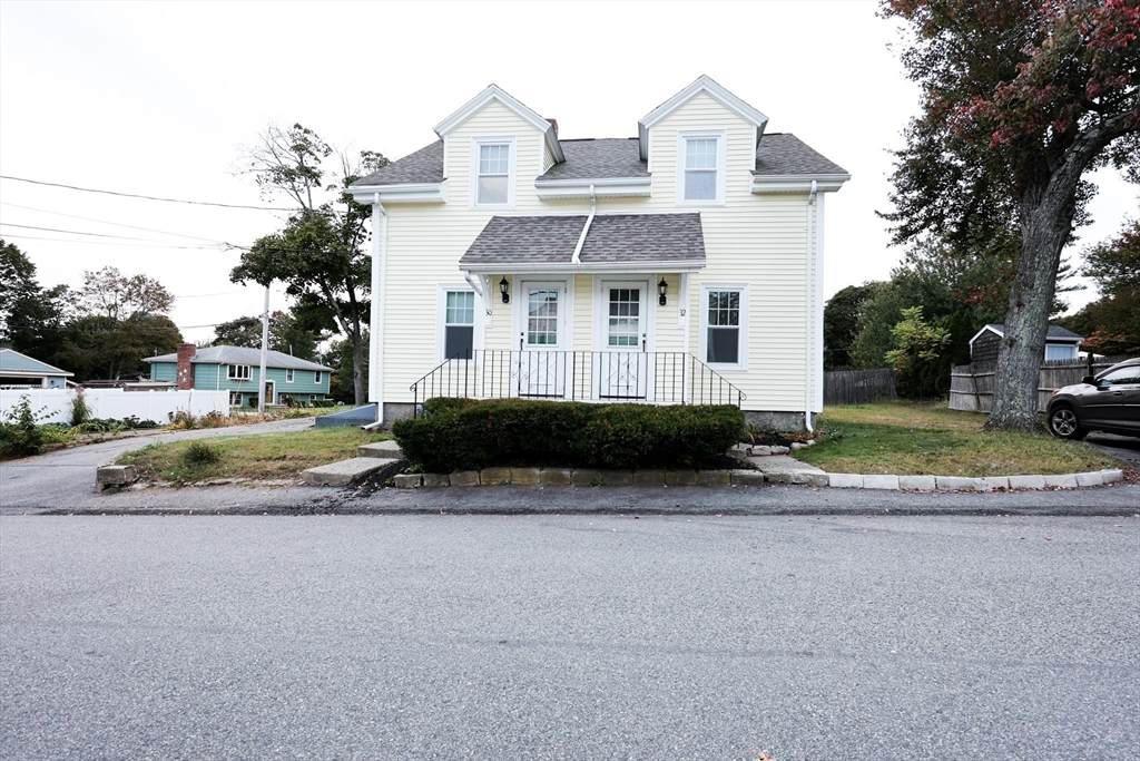 32 Sheppard Ave - Photo 1