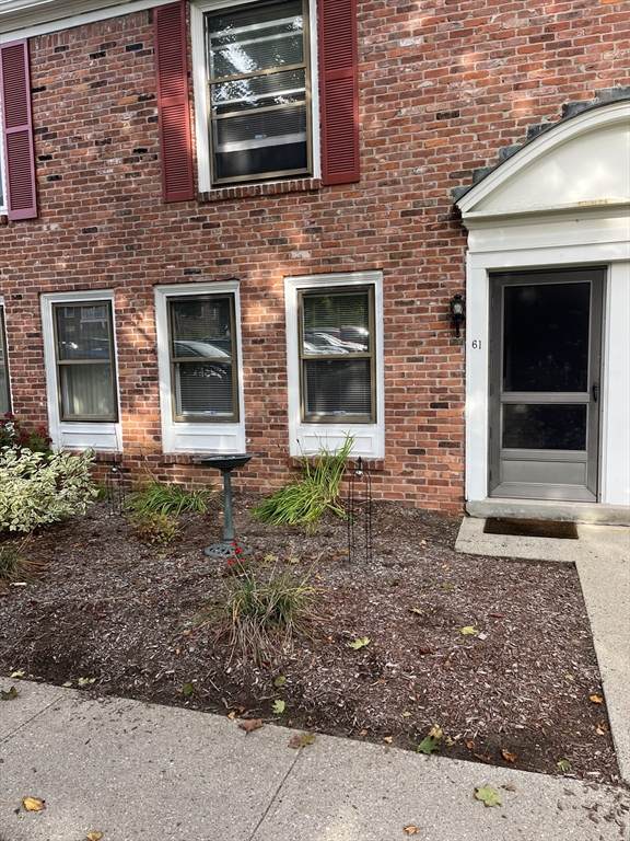 61 Jamestown - Photo 1