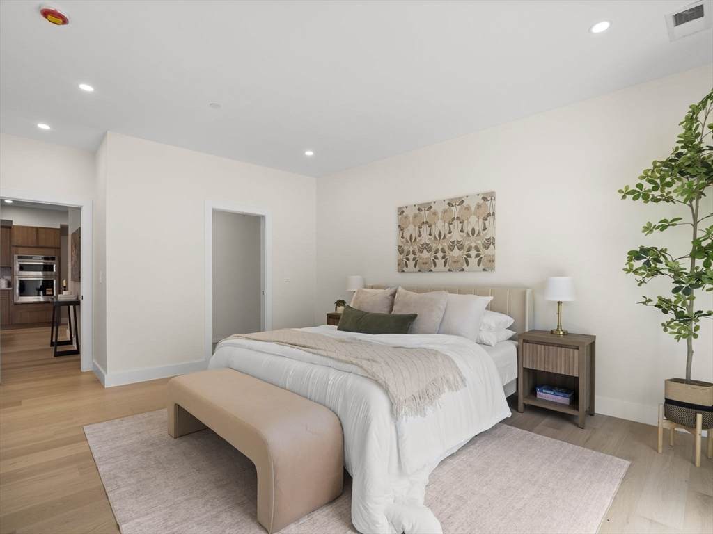 106-108 Bunker Hill St - Photo 1