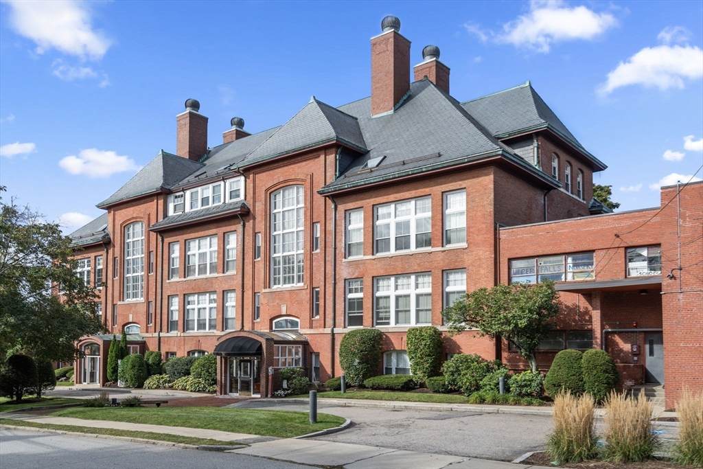 51 Pettee St - Photo 1