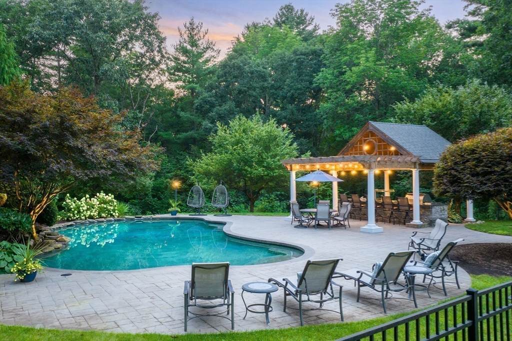 261 East St - Photo 1