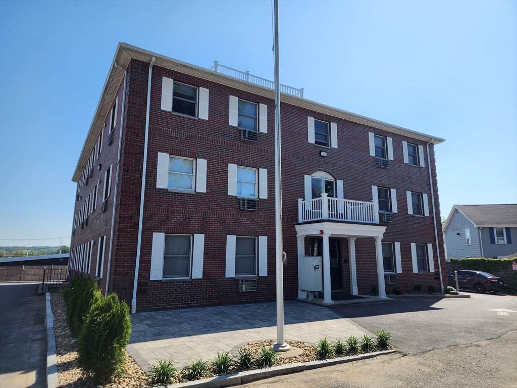 4 Golden Court - Photo 1