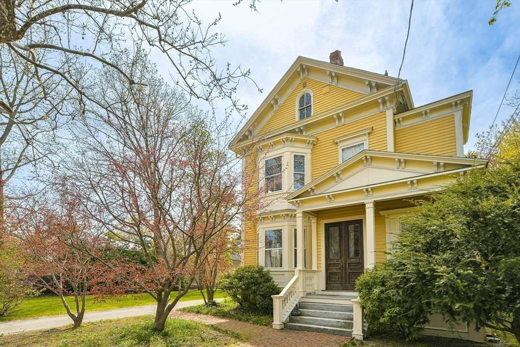 38 Lakeview Ave - Photo 1