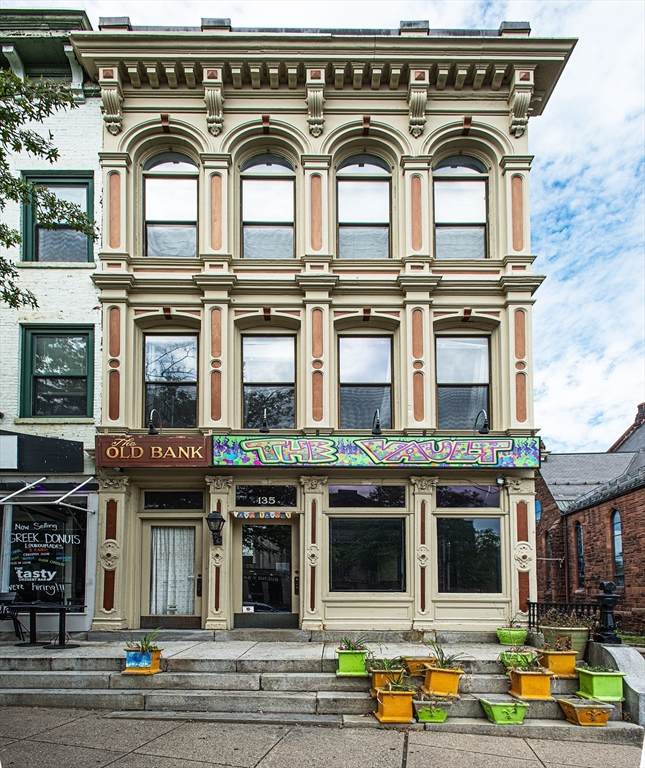 135 Main St - Photo 1