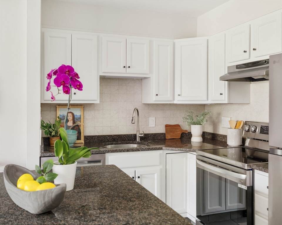 29 Concord Ave - Photo 1