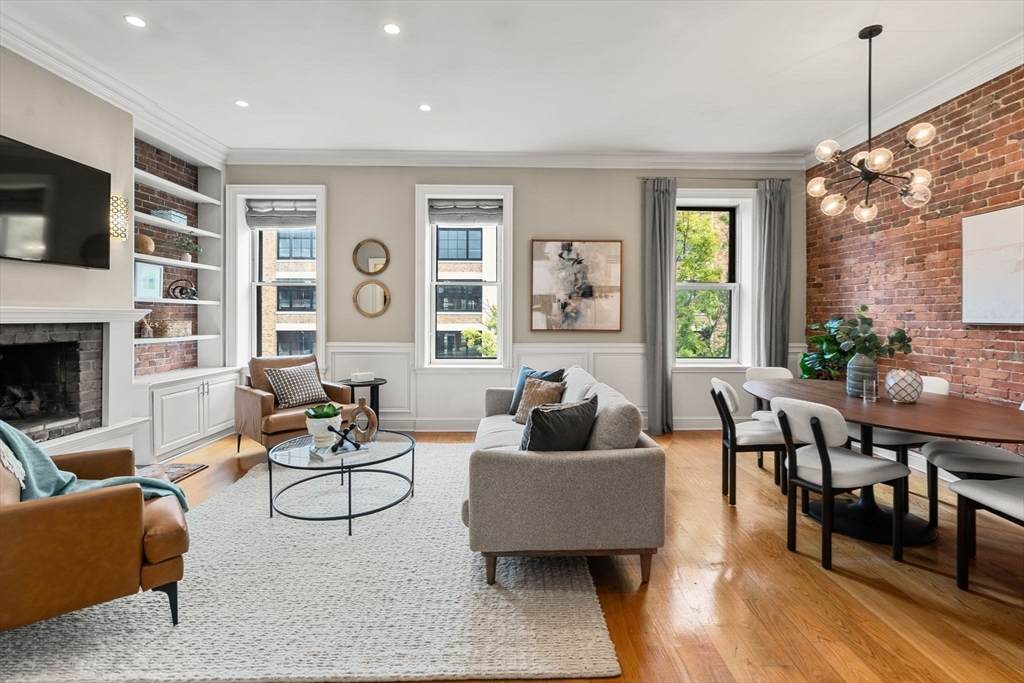 82 Berkeley Street - Photo 1