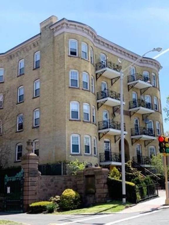 175 Maple St - Photo 1