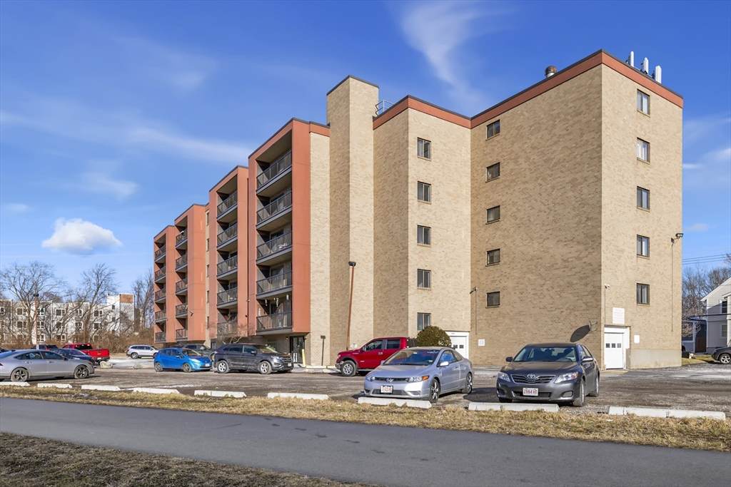 292 Salem St - Photo 1