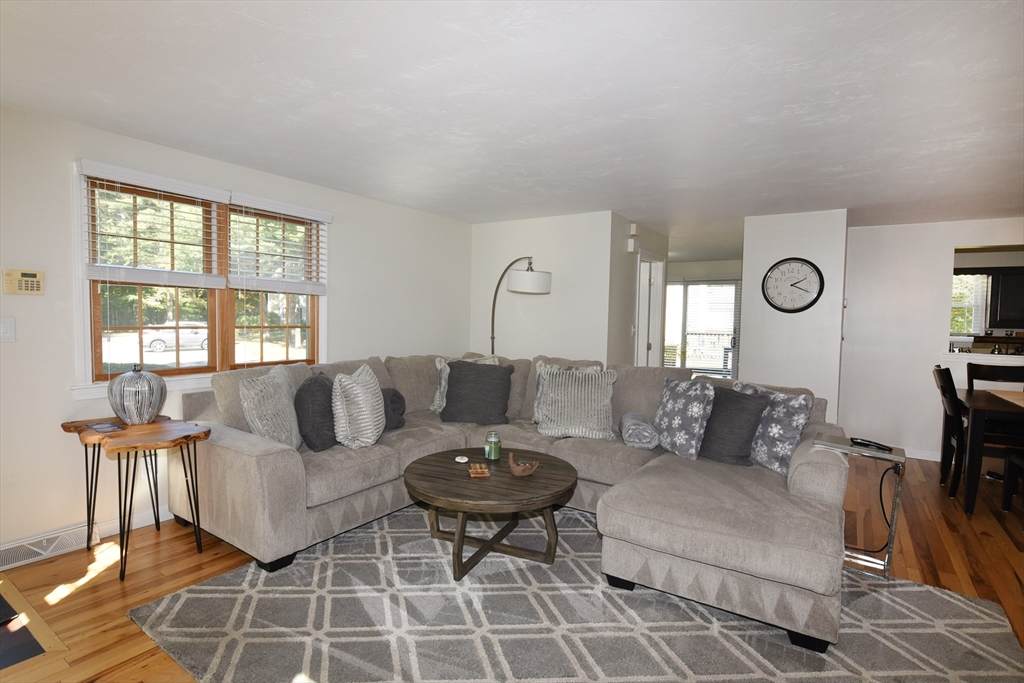 547 Washington St - Photo 1