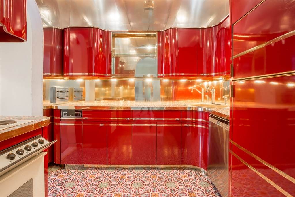 327 Commonwealth Ave. - Photo 1