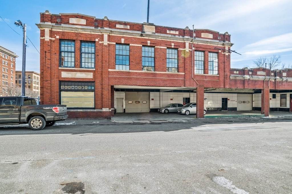 158 Chestnut St - Photo 1