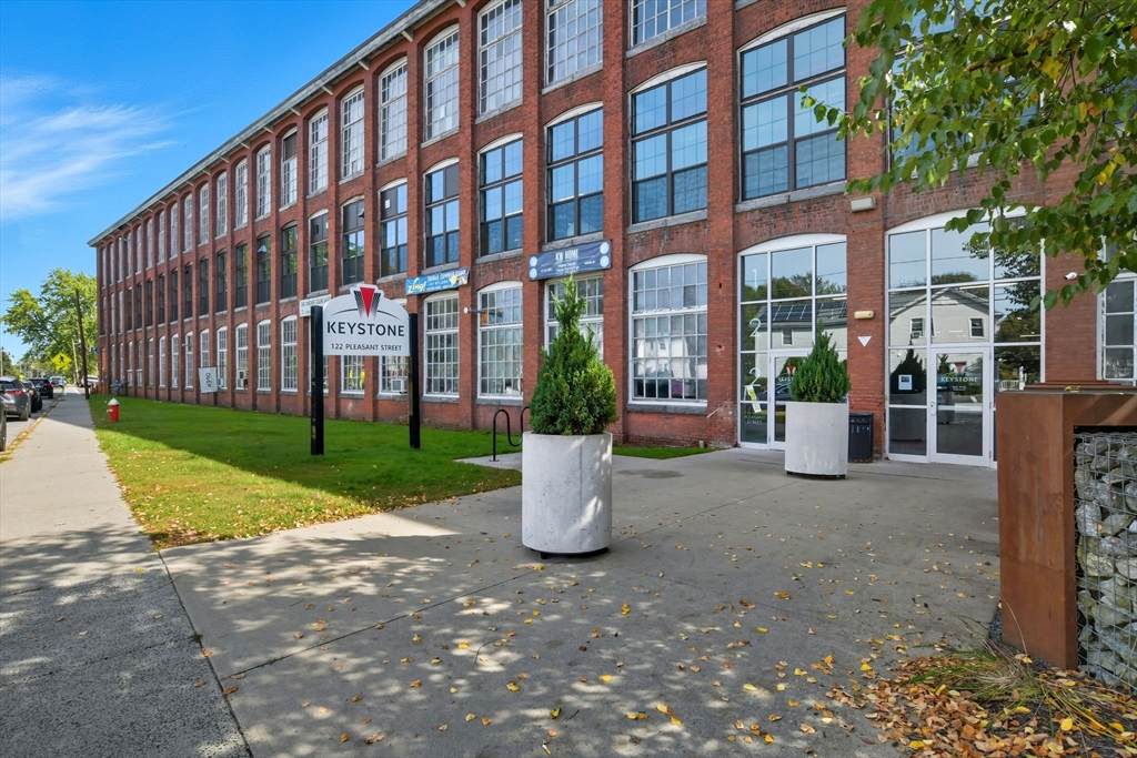 122 Pleasant St - Photo 1