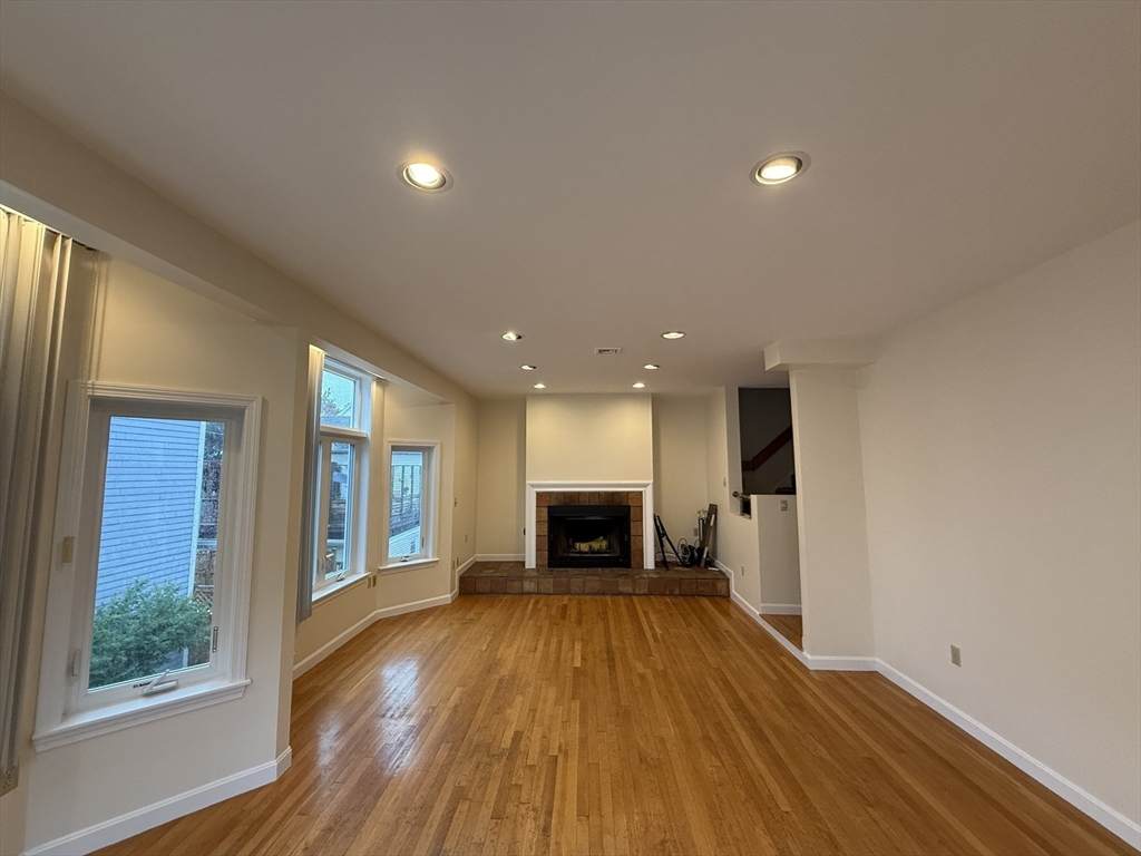 10 Rollins Ct - Photo 1