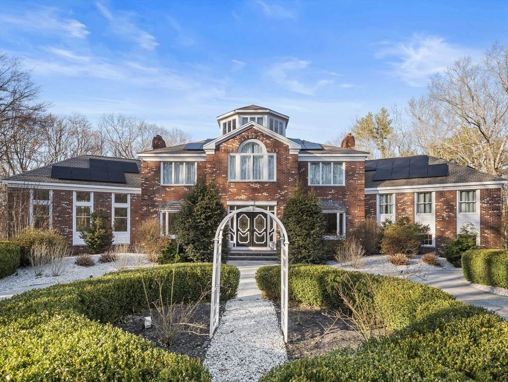 160 Thayer St - Photo 1