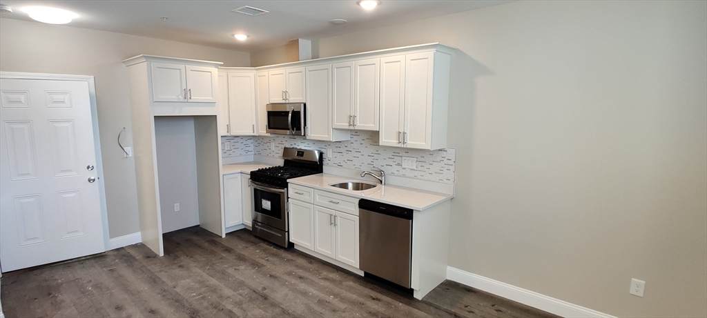 191 North Common - Photo 1