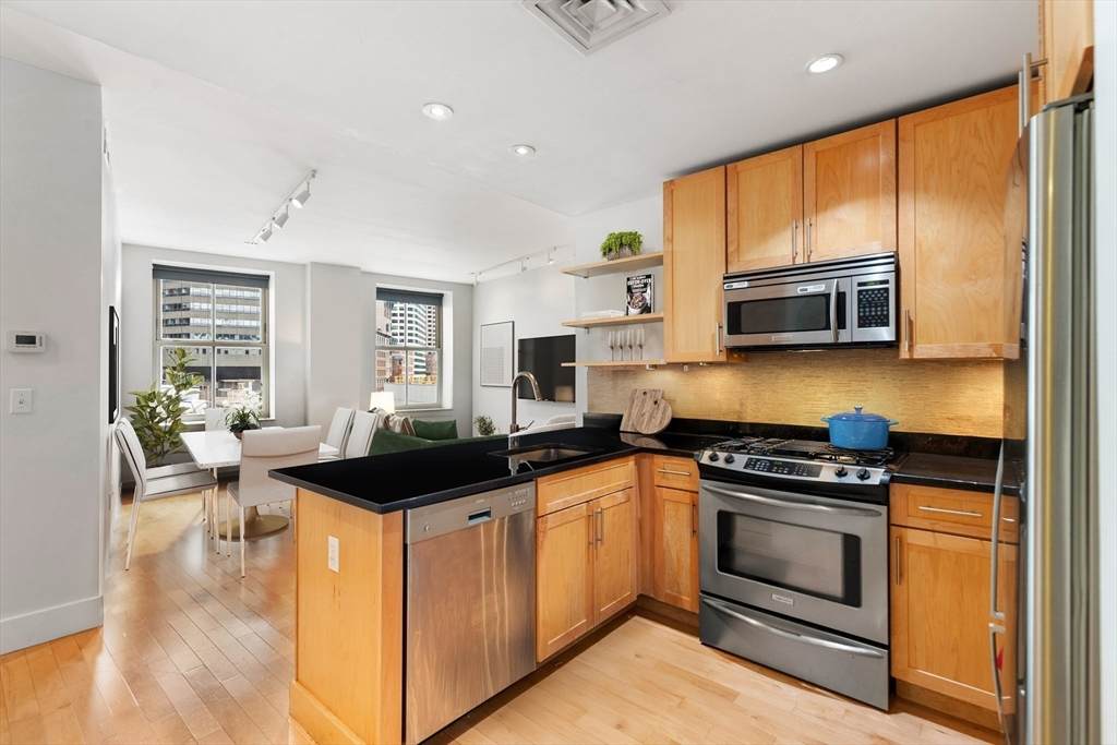 181 Essex St - Photo 1